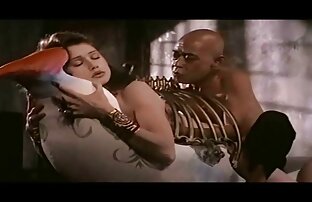 XXX Bercinta video crot mom perutku.